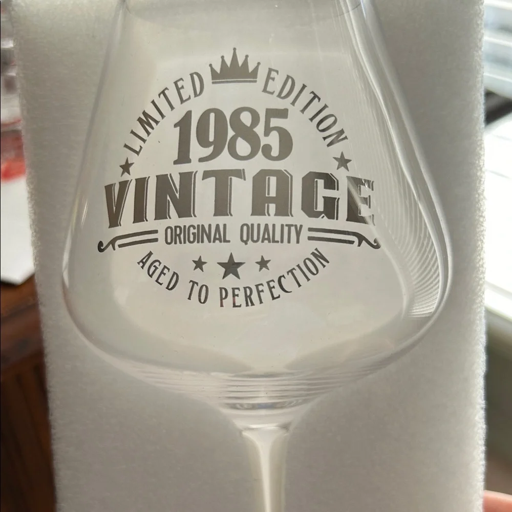 1985 Vintage Wine Glass Gift